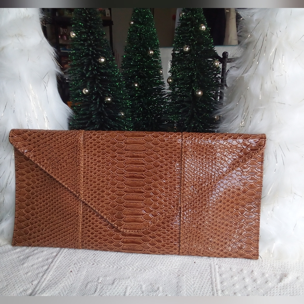 Faux snake skin clutch, Perfect for the holidays!🌲